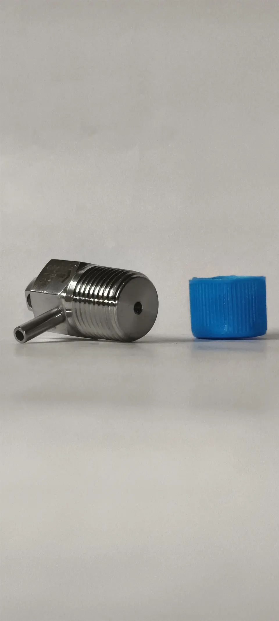Bleed Valve, 6000 psi by Samvay Fluid Tekniks, supplied in Mexico