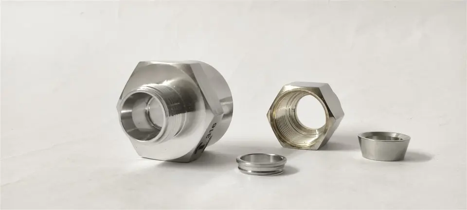 Socket Weld Tube Connector by Samvay Fluid Tekniks, supplied in Canada
